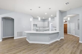 Building Photo - 2616 Hollow Ridge Dr