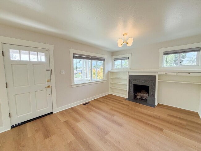 Building Photo - Renovated Single Family Home in Maxwell Park.