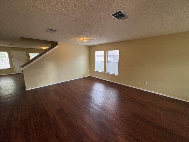 Foto del edificio - 7908 Rosenberry Dr