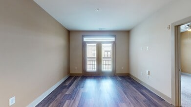 Interior Photo - Domain College Park