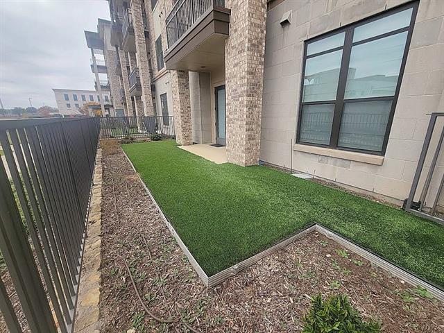 Foto del edificio - 2700 Old Denton Rd