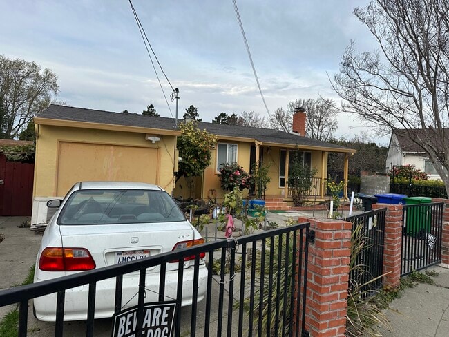 Building Photo - 15884 Connolly Ave