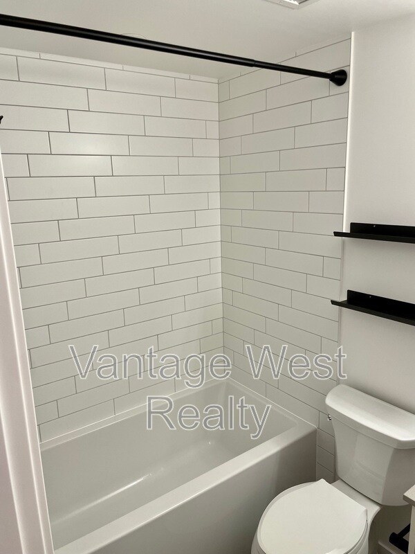 Photo du bâtiment - 660-660 Cawston Ave