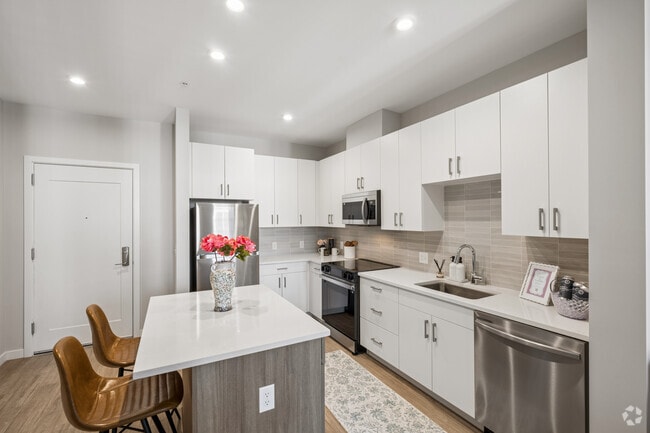 1BR, 1BA - 750SF - Kitchen - Alta French Hill