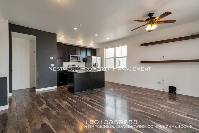 Building Photo - Daybreak Townhouse With VIEWS!
