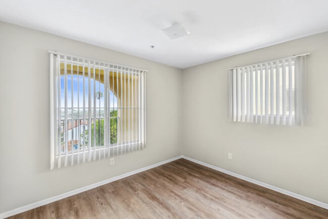 Foto del edificio - Harvard Yard and Glenmary Senior Affordable  Apartments