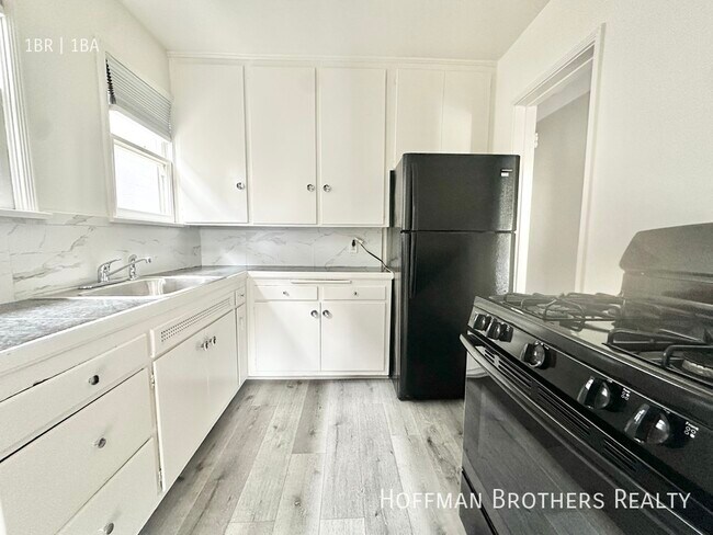 Foto del edificio - 6859 Willoughby Ave
