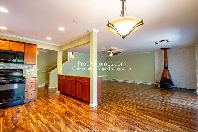 Foto del edificio - Tranquil Two-Bedroom Condo Overlooking Lak...
