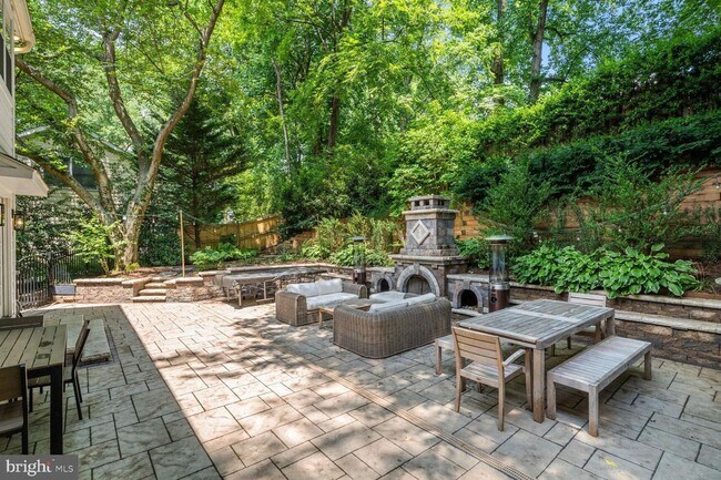 Foto del edificio - 5 Bed 4.5 Bath - Bethesda len Echo Heights...