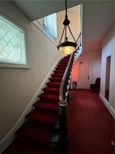 Building Photo - 401 Maple Ave