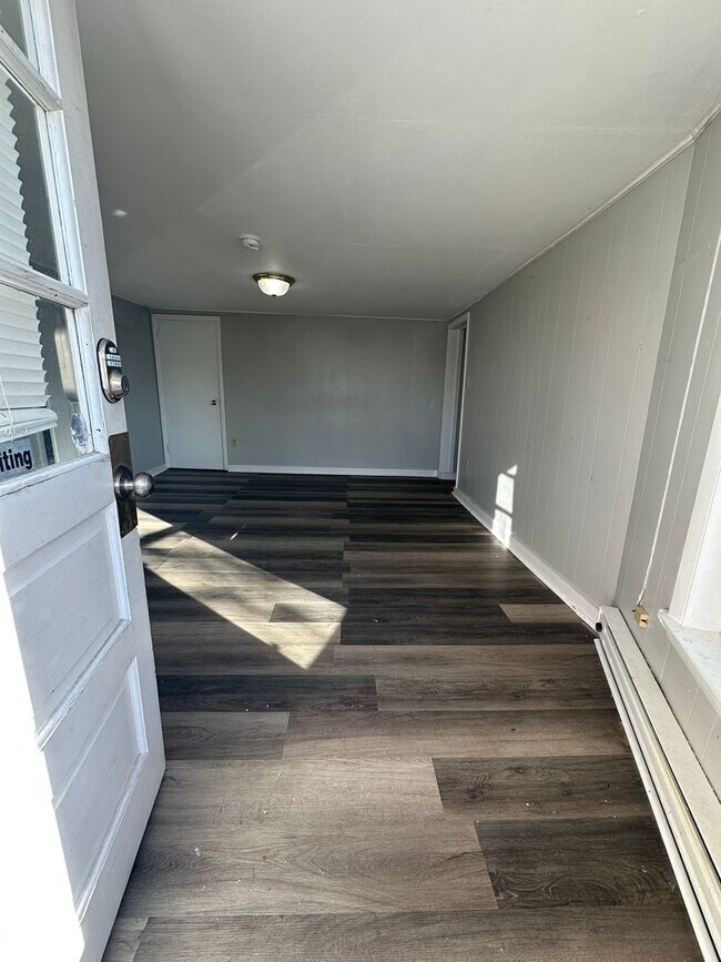 Building Photo - 127 Schoolhouse Rd