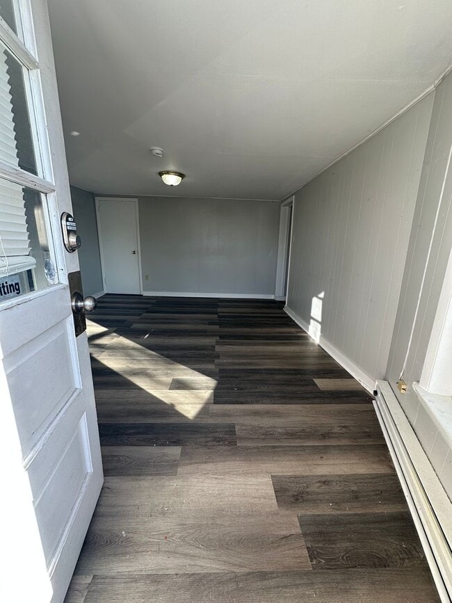 Building Photo - 127 Schoolhouse Rd