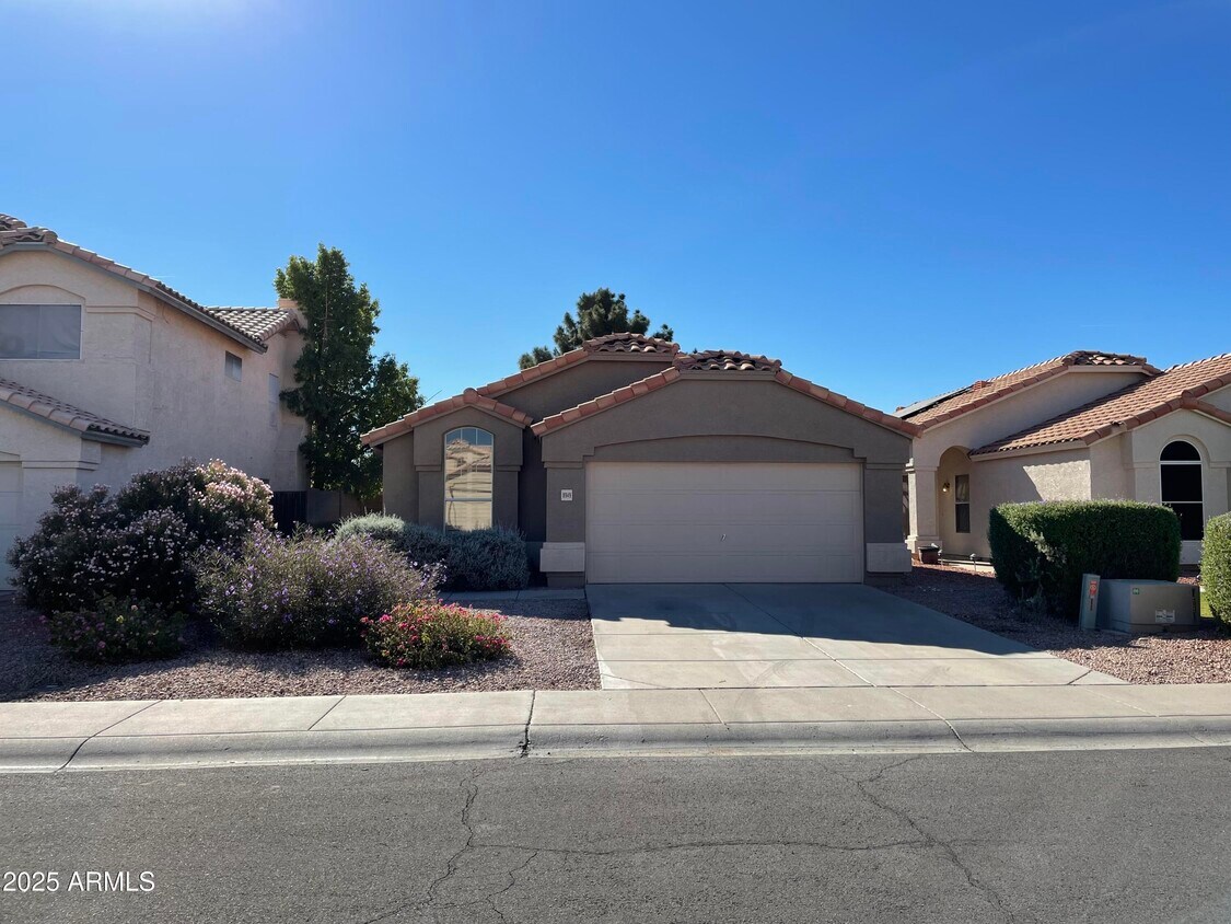 Foto principal - 8949 W Kathleen Rd