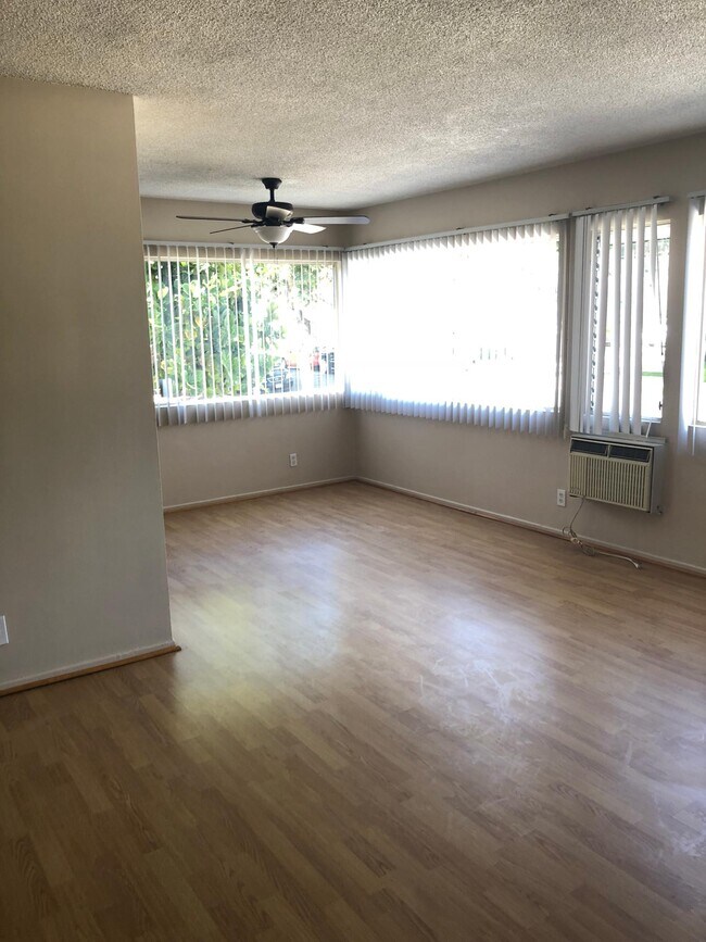 Foto del edificio - 7614 Hampton Ave