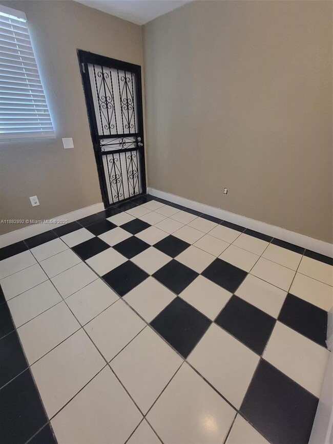 Foto del edificio - 1540 NW 153rd St