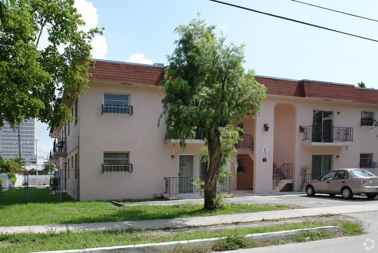 Building Photo - 2661 SW 11th St