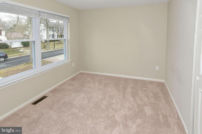 Foto del edificio - 273 Kings College Ct