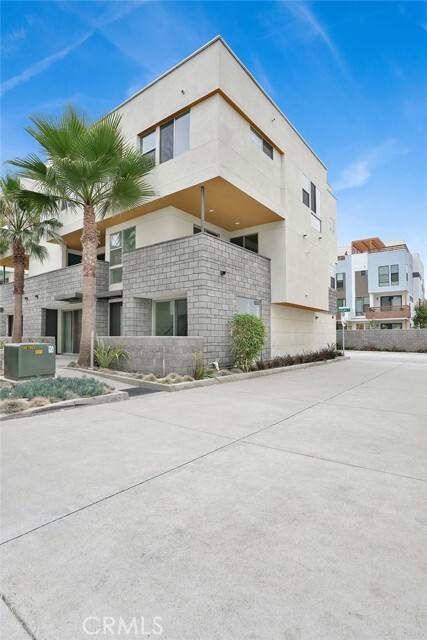 Building Photo - 1688 Shoreline Way