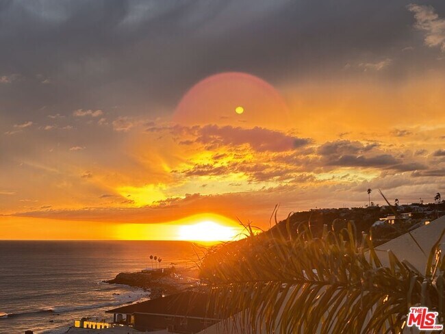 Foto del edificio - 18065 Coastline Dr