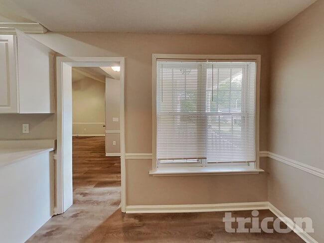 Building Photo - 1113 Dunwoody Dr