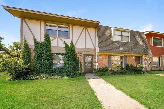 Building Photo - 2614 Martin Ln