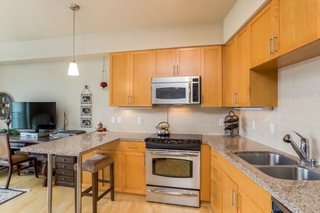 Building Photo - Bainbridge Island Condo
