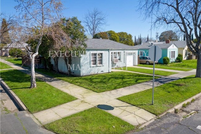 Photo - 859 W 21st St House