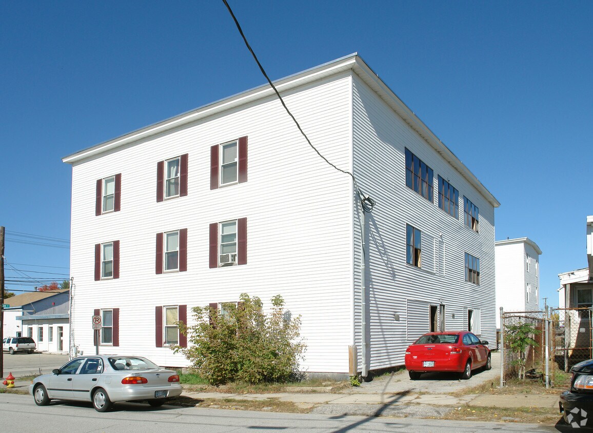 Building Photo - 73 Maple St