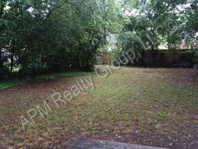 Foto del edificio - Updated Rosewood home!