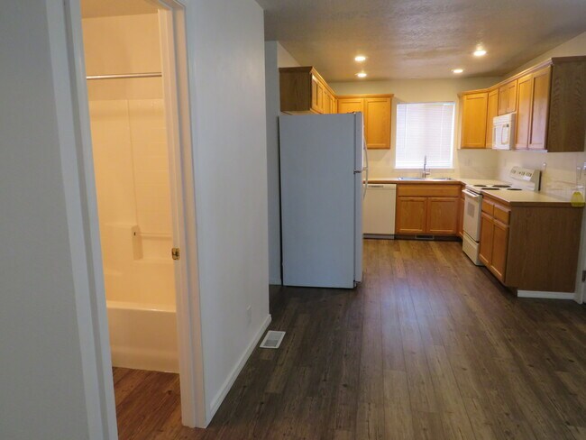 Building Photo - 2112 S Longmont Ave