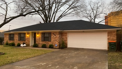 Building Photo - 7504 Hollyoak Dr