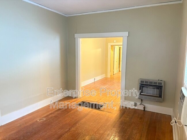 Photo - 2187 Court Ave Apartment