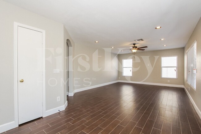 Building Photo - 9156 W Quail Ave