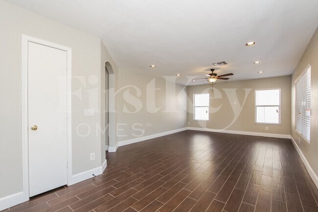 Foto del edificio - 9156 W Quail Ave