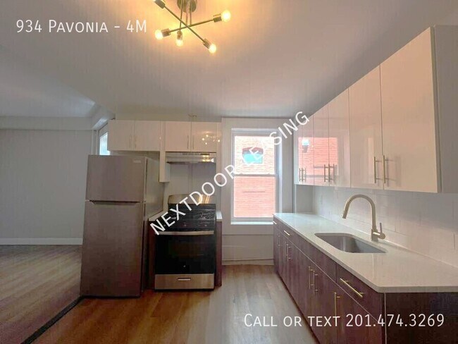Building Photo - 934 Pavonia-4M
