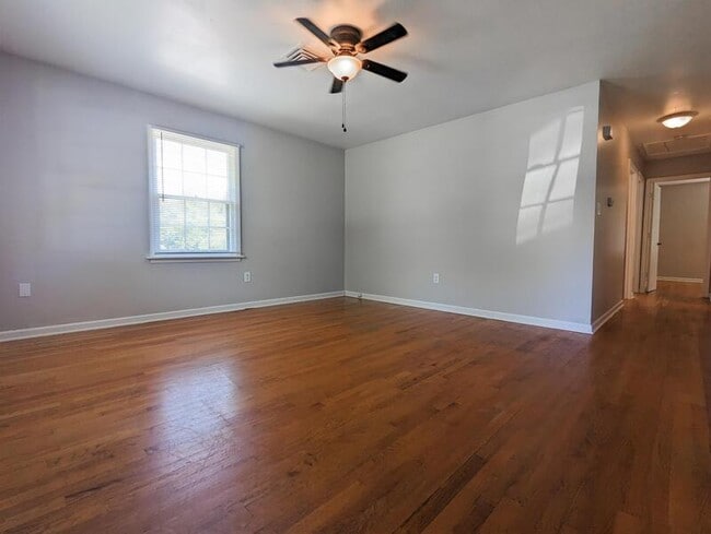 Photo - 400 Riverside Dr Apartment