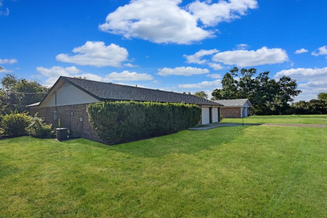 Foto del edificio - 219 Taylors Dr