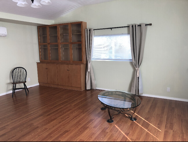 living/dining room - 18345 Ludlow St