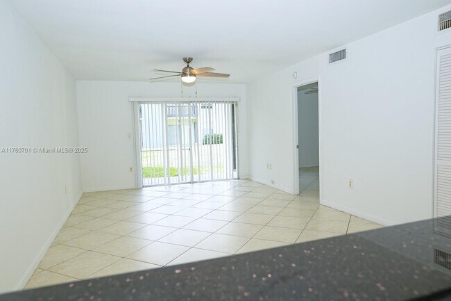 Building Photo - FAIRWAY GREENS CONDO