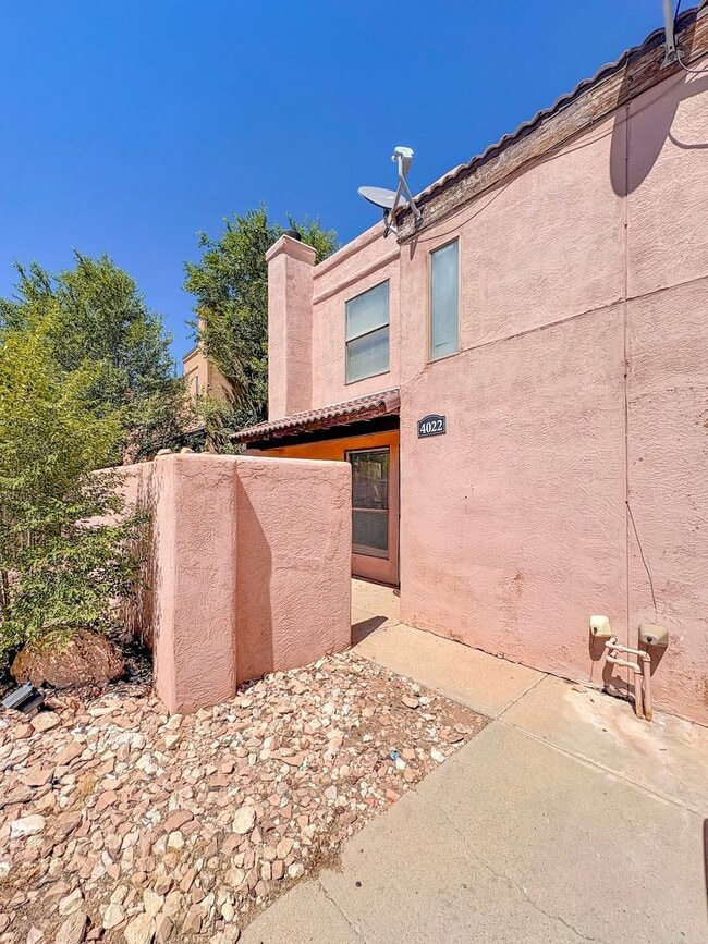Building Photo - 4016-4022 N Calle Grande
