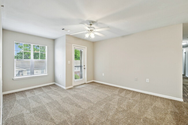 Spacious living room - Hallmark at Columbia