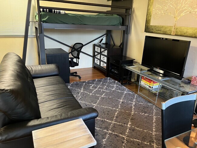 Foto del edificio - 715 Live Oak Ave