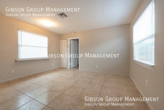 Building Photo - 2/2 IN FORT LAUDERDALE SPACIOUS WITH SMALL...