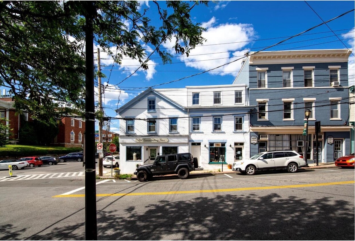 Primary Photo - 3 Spring St