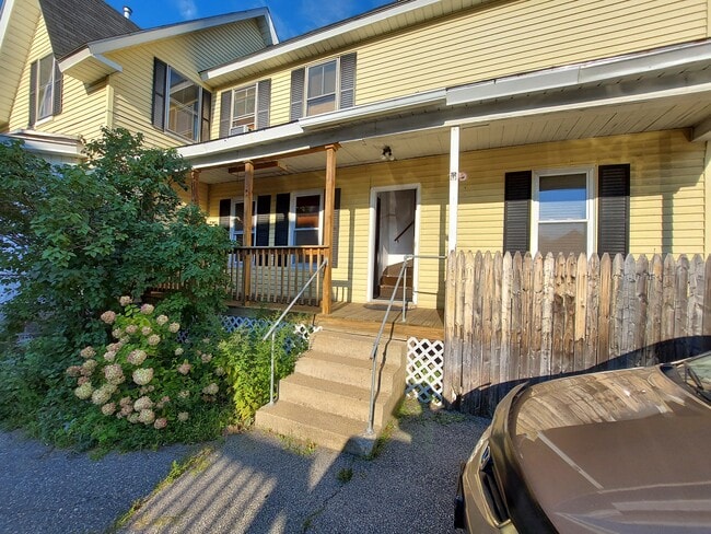 Building Photo - 303 Hanover St