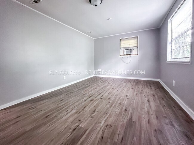 Foto del edificio - 1316 Rayfield Dr