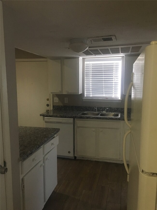 Building Photo - 6200 W Tidwell Rd