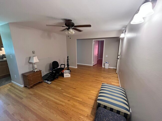 Building Photo - 1622 Farmington Ave