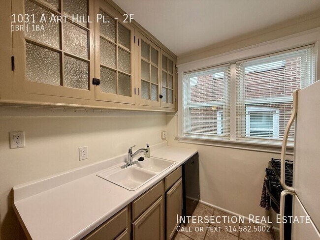 Foto del edificio - 1031 Art Hill Pl