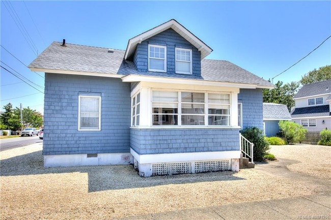 Building Photo - 1415 Beach Ave
